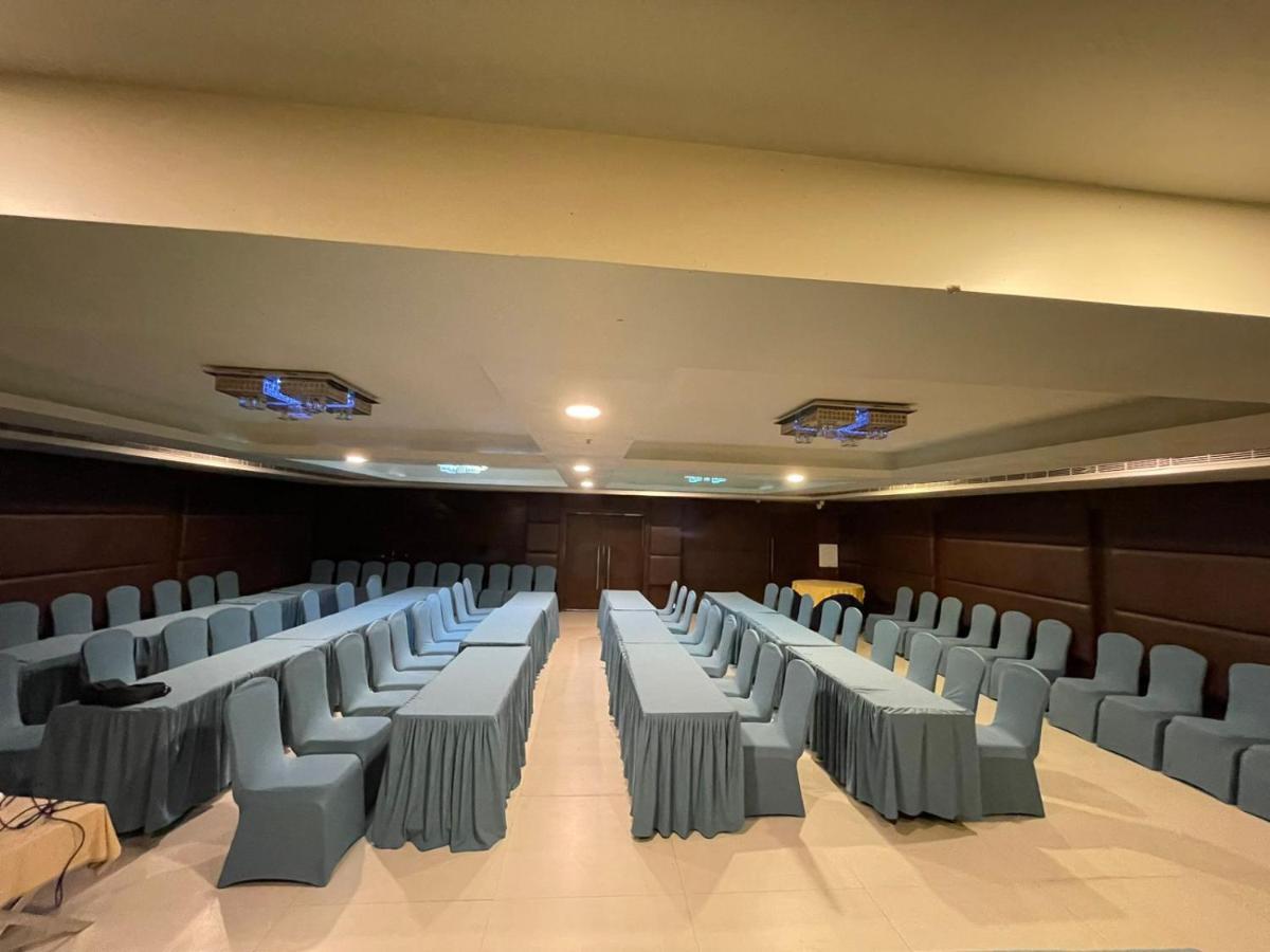 Paradigm Sarovar Portico Kakinada Exterior photo