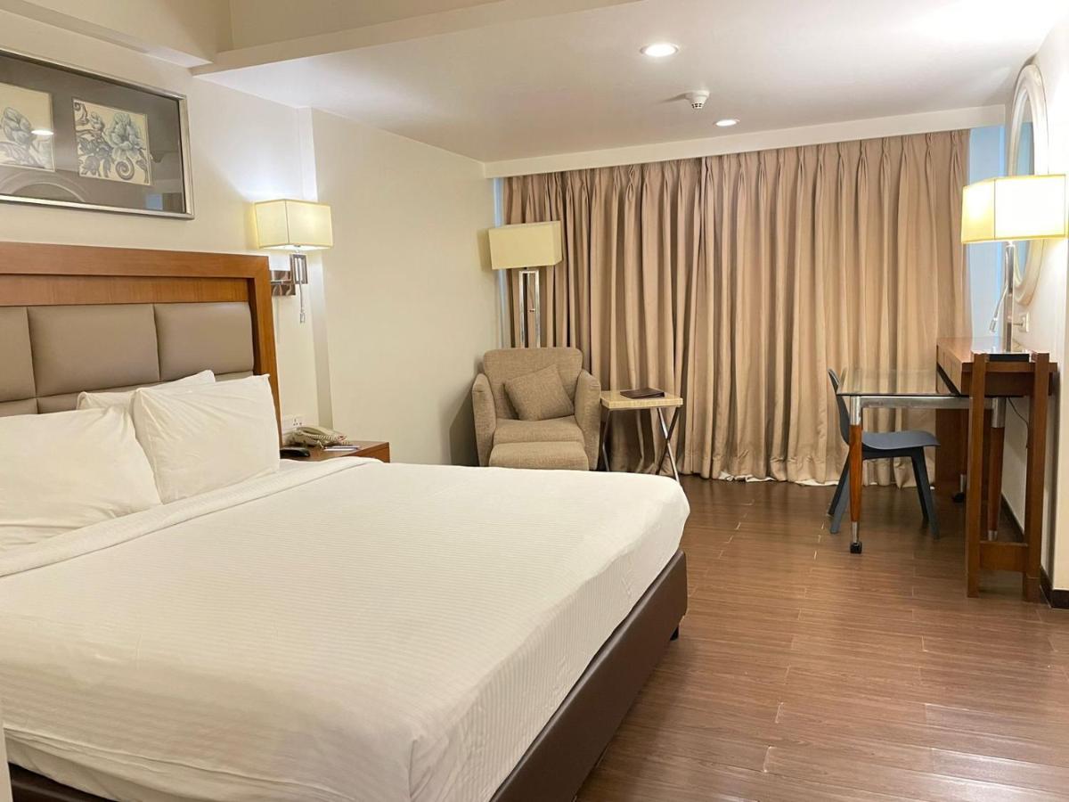 Paradigm Sarovar Portico Kakinada Exterior photo